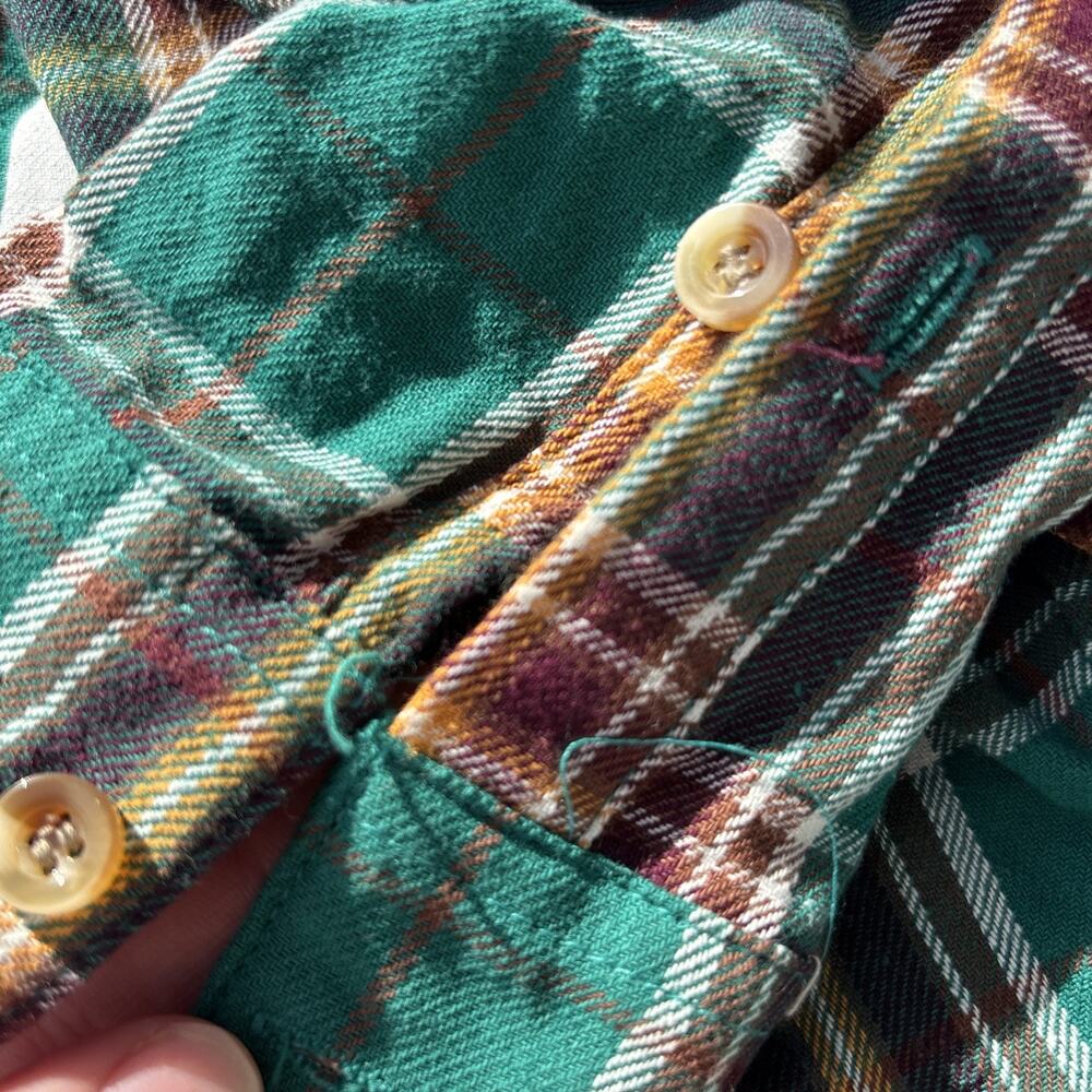 Cakeworthy Disney Hocus Pocus Winifred Midler Plaid Flannel LS Button Up - M EUC - Picture 10 of 11